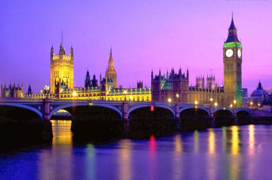 Ponte e Relógio Big Ben em Londres