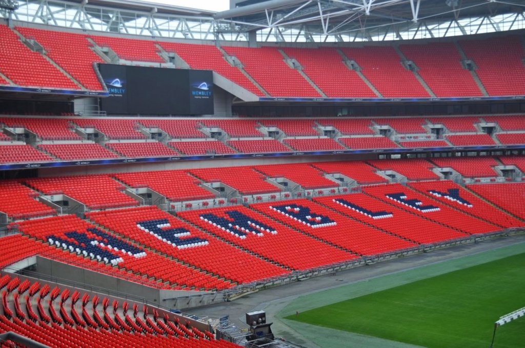 Assentos do Estádio de Wembley em Londres