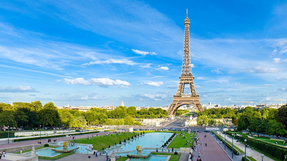 Entorno da Torre Eiffel em Paris na França