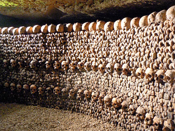 Esqueletos nas Catacumbas de Paris 