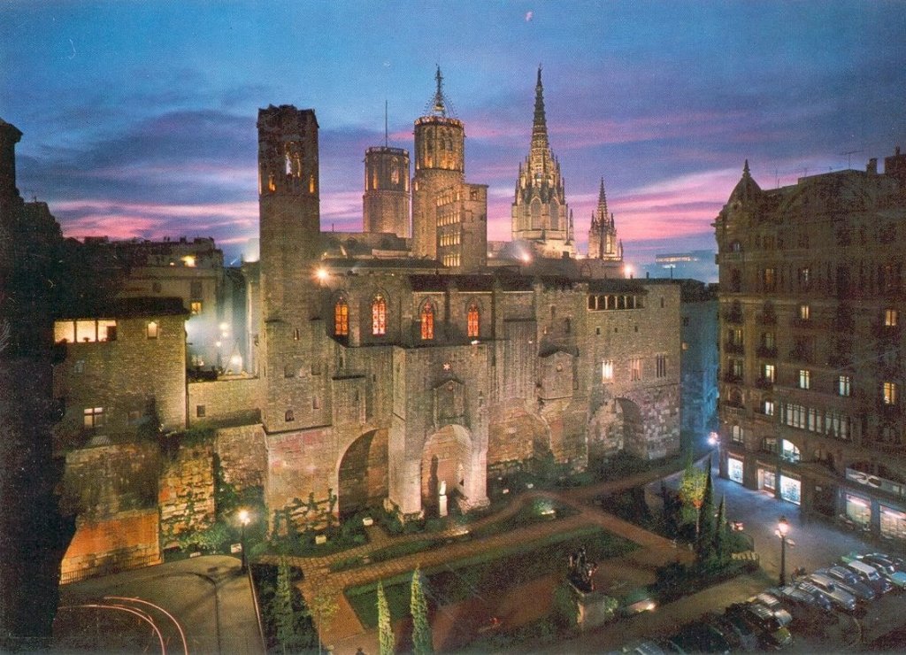 Catedral de Barcelona na Espanha vista de longe