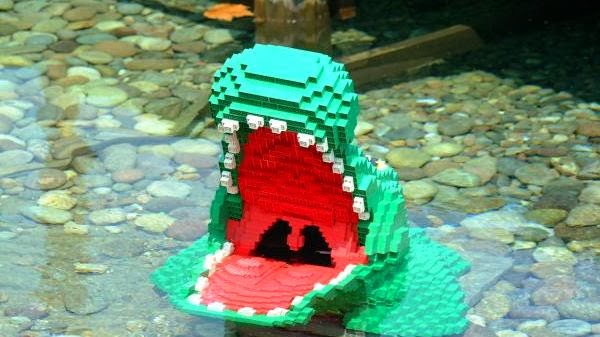 Jacaré feito de lego na Legoland em Windsor