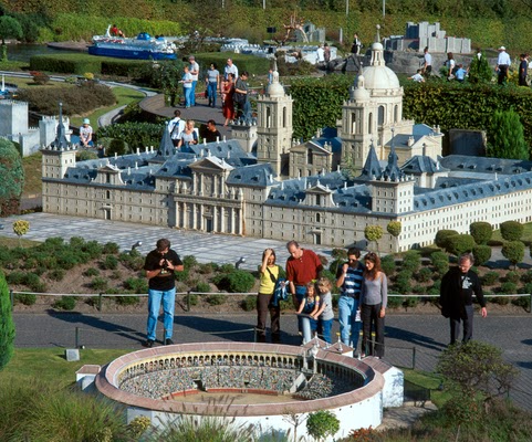Visitantes no Parque Mini-Europa em Bruxelas