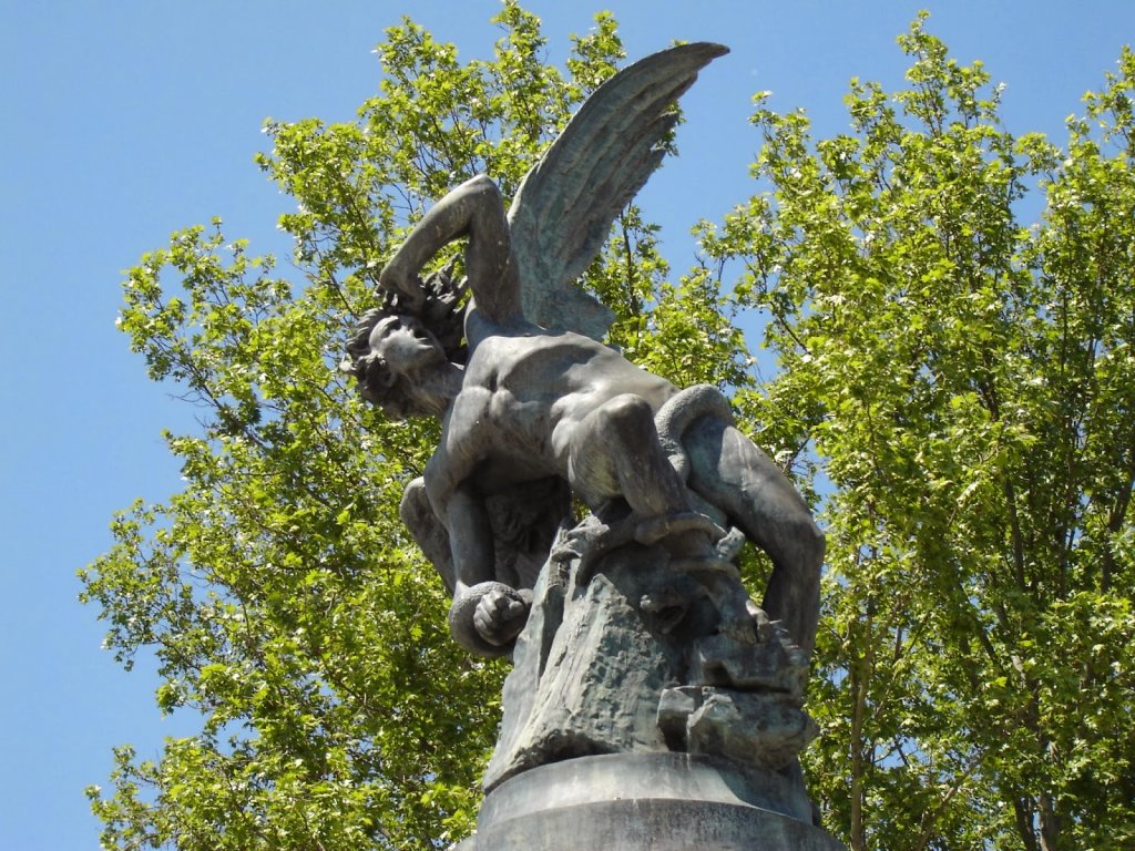 Estátua no Parque do Retiro em Madri