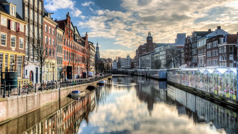 Canal em Amsterdam na Holanda