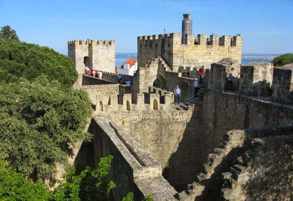 Visitantes no Castelo de São Jorge em Lisboa 