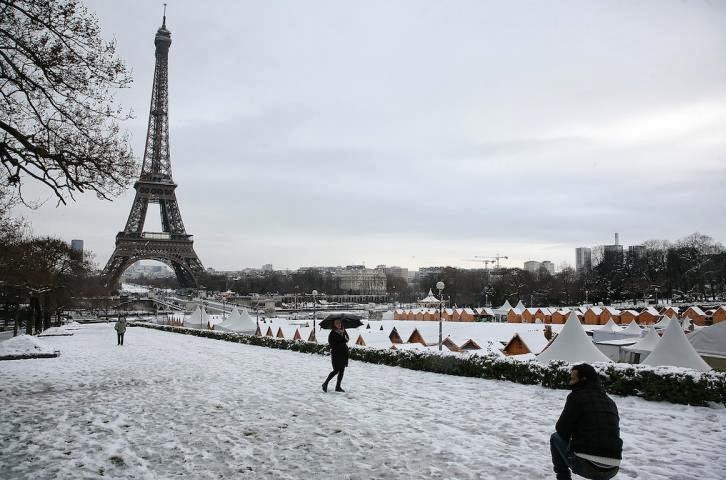 Neve em Paris na França