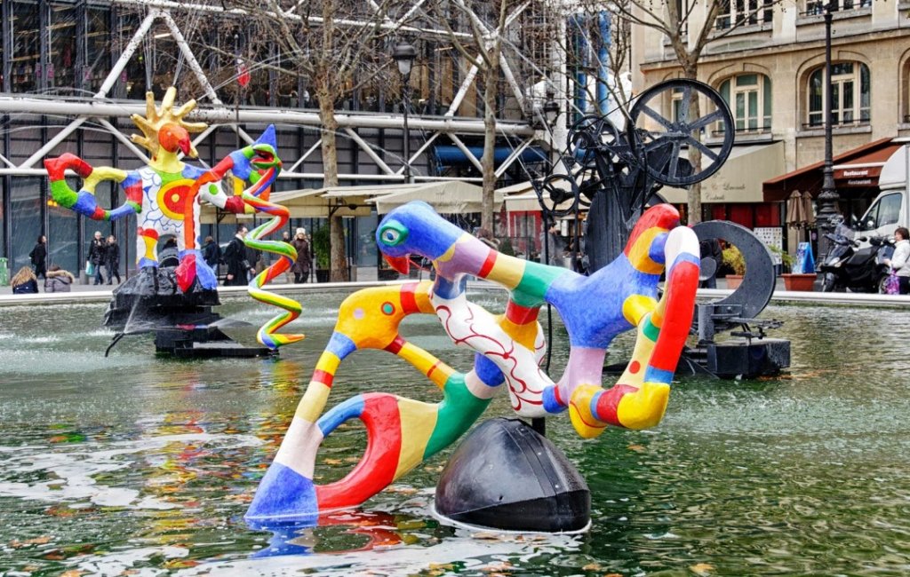 Obras no exterior do Centro Pompidou em Paris