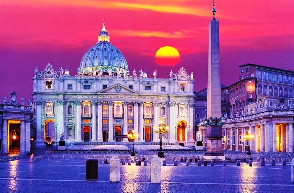 Basílica de São Pedro no Vaticano iluminada no final da tarde