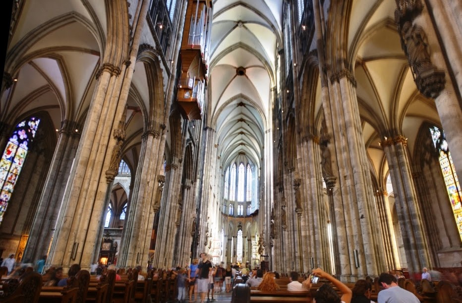 Interior da Catedral de Colônia na Alemanha