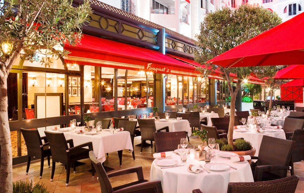 Mesas do Café Fouquet’s em Paris