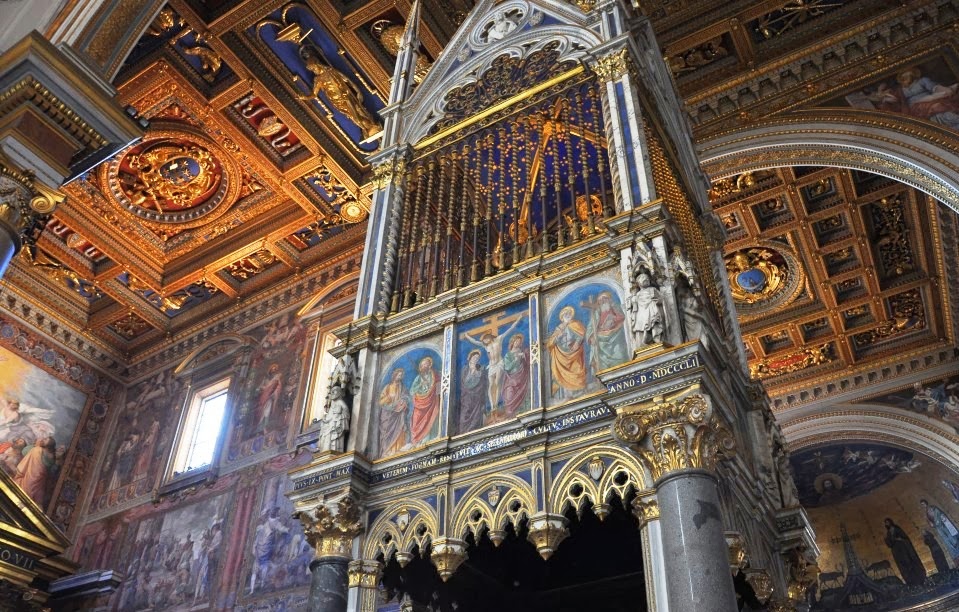 Interior do santuário da escada santa em Roma