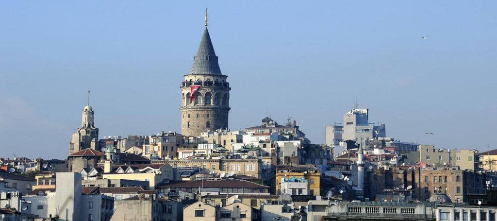 Torre Gálata em Istambul na Turquia vista de longe
