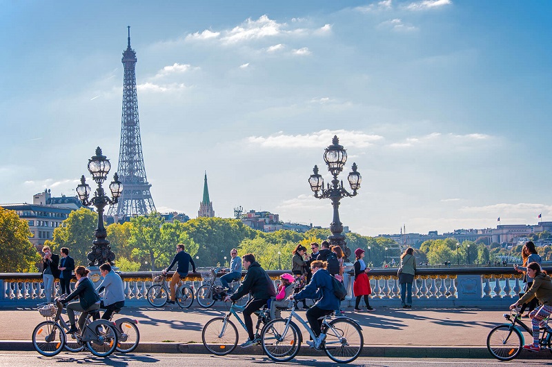 Andando de bicicleta em Paris | França