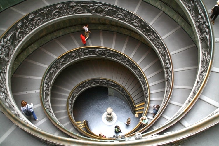 Visitantes em museu do Vaticano