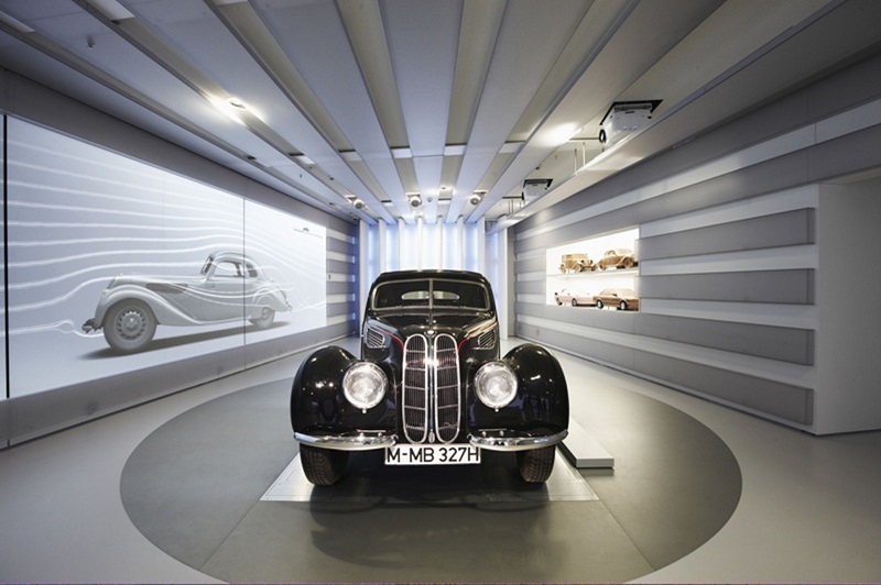 Carro antigo exposto no Museu da BMW