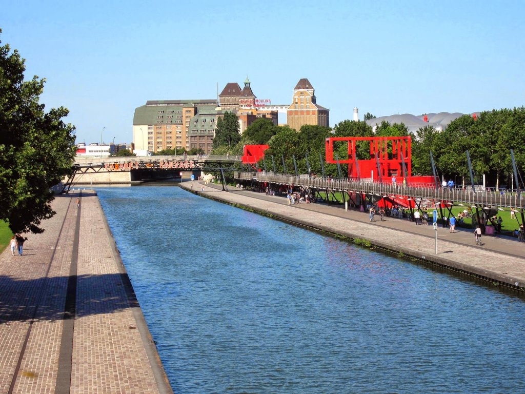 Canal no Parque La Villette em Paris