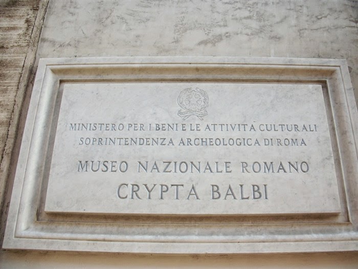 Placa indicando o Museu Nacional Romano em Roma