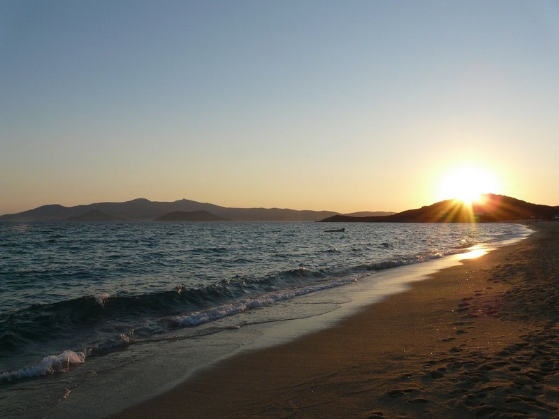 Praia Agios Prokopios na ilha de Naxos