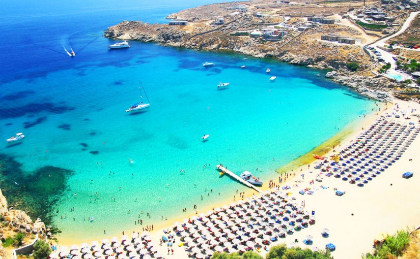 Praia Super Paradise na Grécia