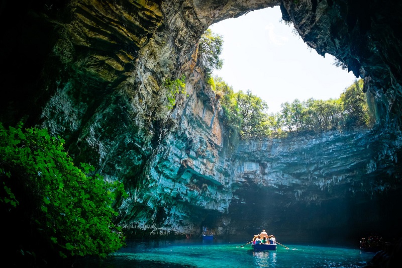 Caverna Melissani na ilha de Cefalônia