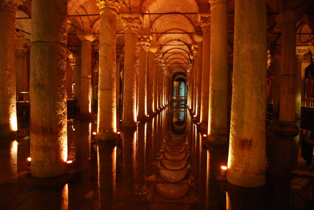 Cisterna da Basílica junto à Santa Sofia em Istambul