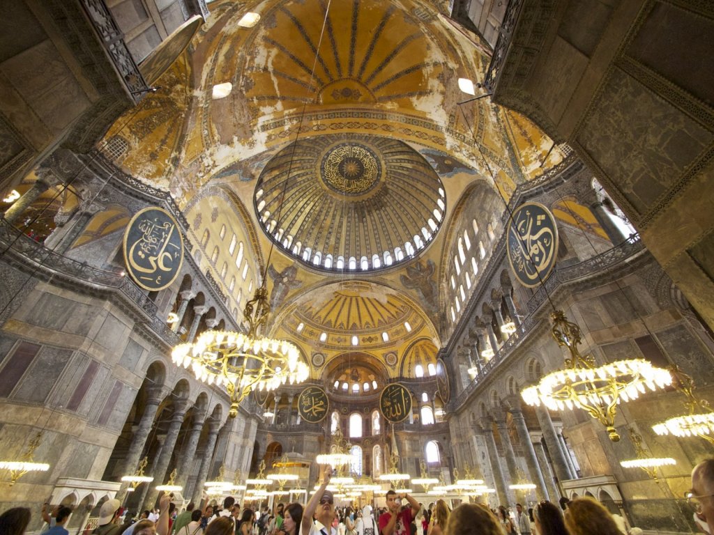 Interior da Basílica Santa Sofia em Istambul
