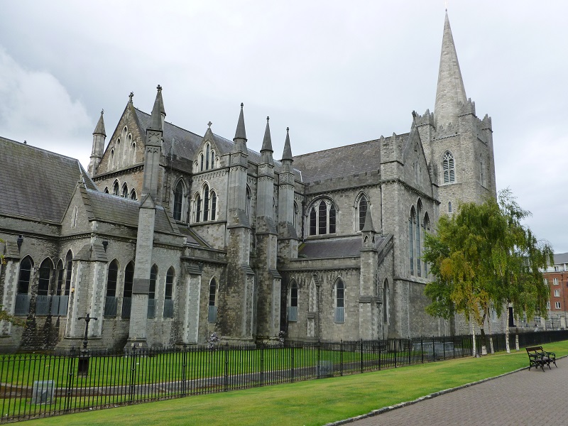 Fachada da Catedral de São Patrício em Dublin