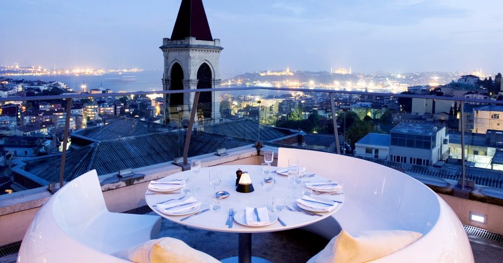 Jantar romântico em Istambul na Turquia
