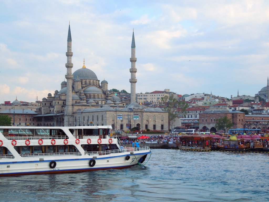 Passeio de barco pelo Estreito de Bósforo em Istambul