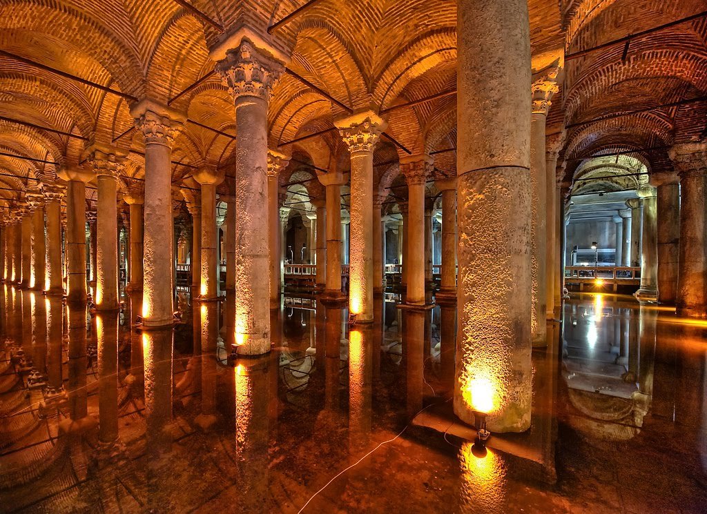 Colunas da Cisterna da Basílica em Istambul
